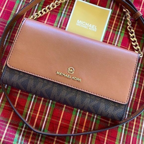 Brand New Michael Kors Large Chain Crossbody Clutch Purse in Brown & Luggage - Picture 2 of 16